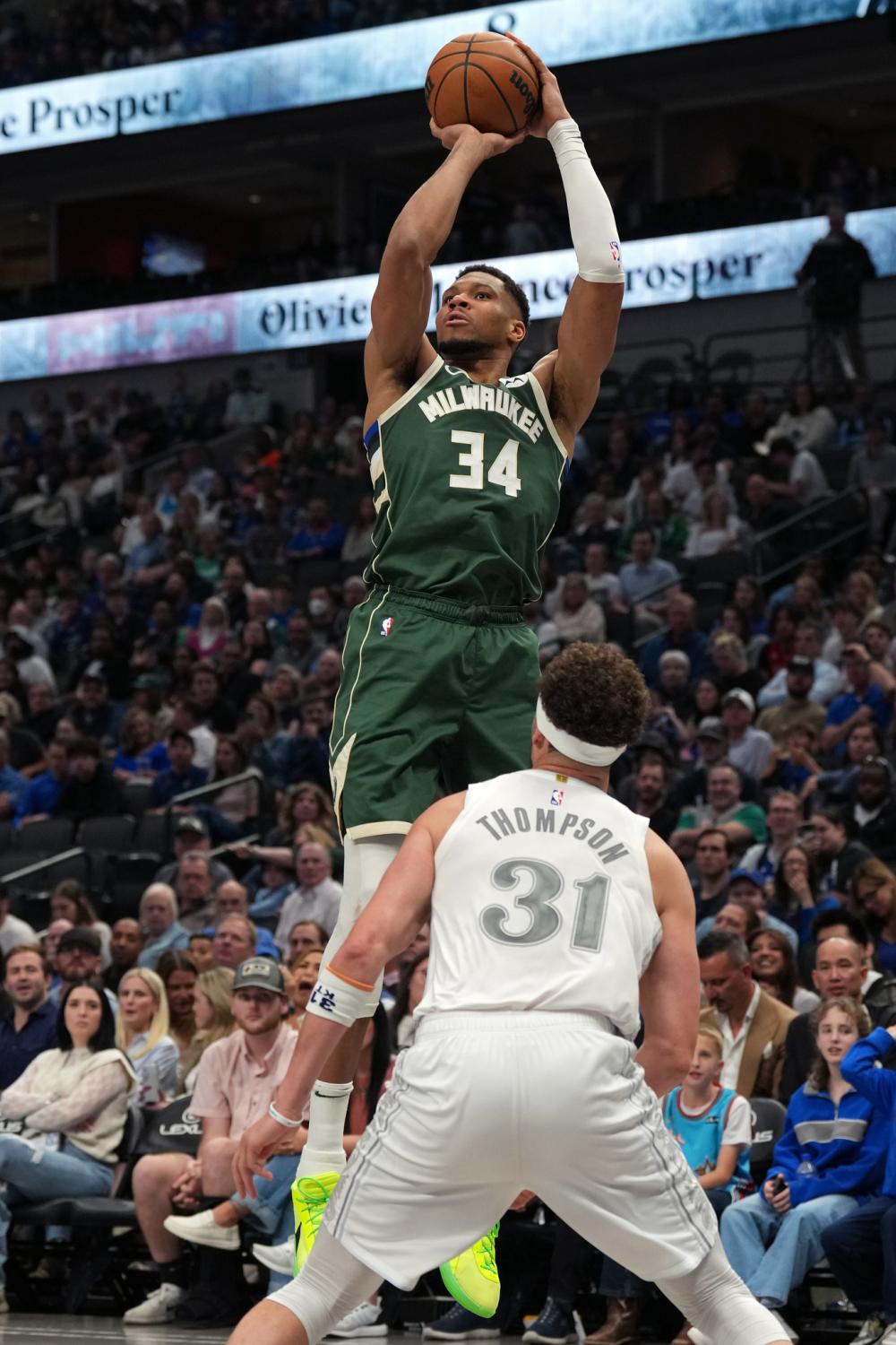 裤袜：我理解西甲不想让三巨头同一天比赛，但英超经常这么干.