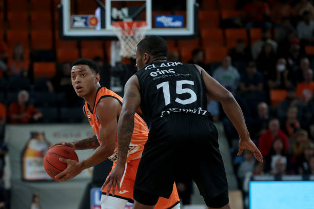 亚冬会各竞赛场馆场地准备就绪 冰上项目即将开赛央视新闻客户端.