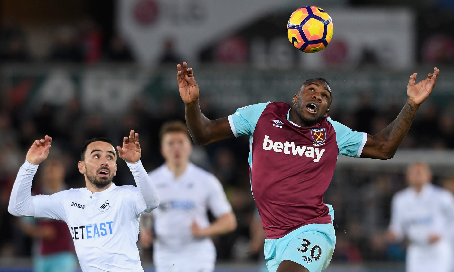 于三分线外 于三分线外