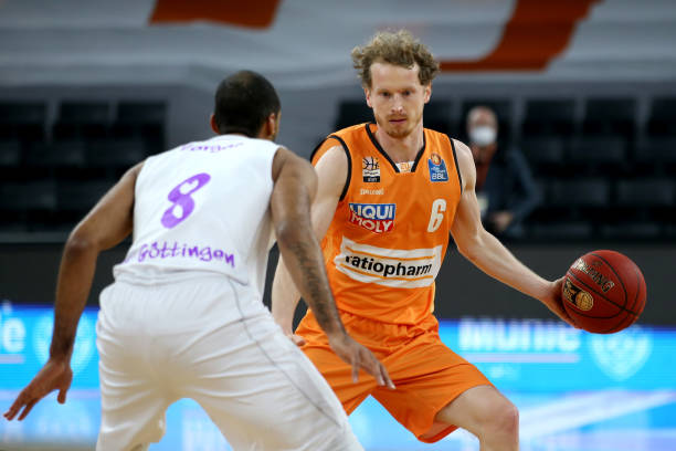 斯瓦泰克 斯瓦泰克