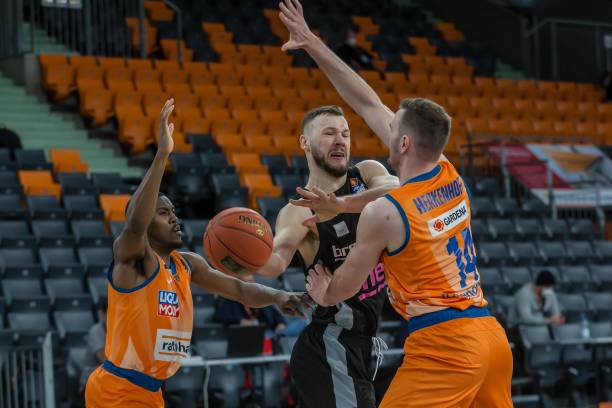 赛场上崭露 赛场上崭露