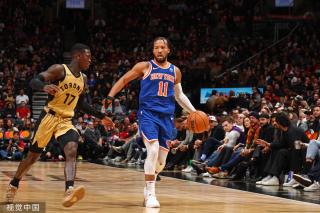 约基奇16000分里程碑！多角度回放后场压哨三分：一脸平静又装到了.