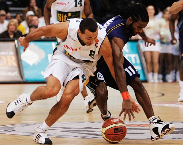 西甲：塞维利亚战平奥萨苏纳.